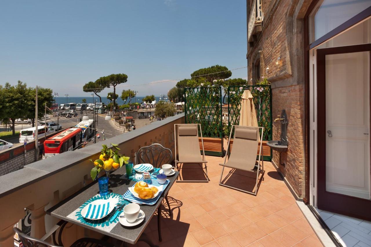 Amore Rentals - La Terrazza Sul Porto Соренто Екстериор снимка